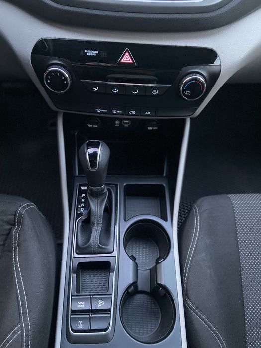 Hyundai Tucson Limited 2.0 2016 автомобіль