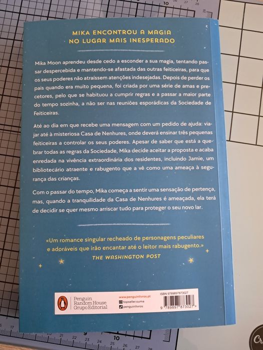 Livro "A Sociedade Muito Secreta de Feiticeiras Invulgares"