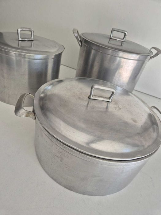 Trem de panelas de alumínio