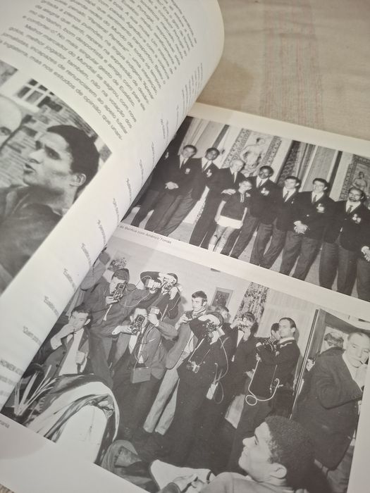 Livro sobre Eusébio com dedicatória