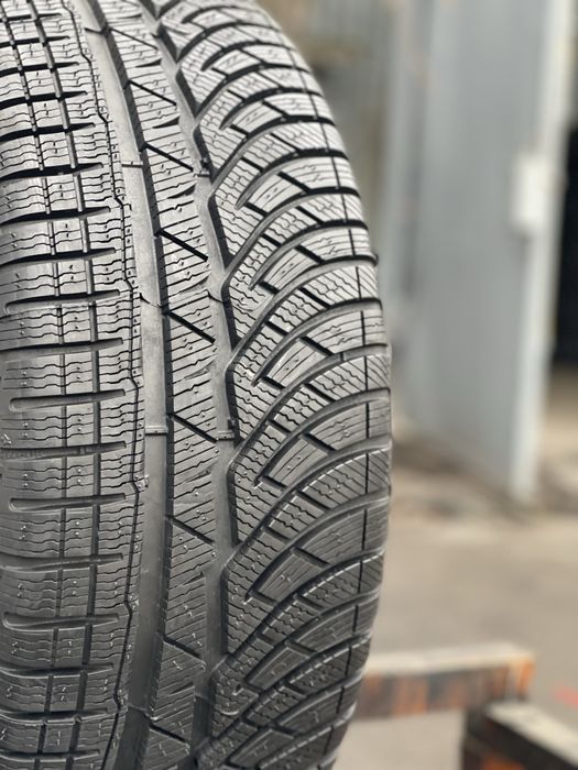 Шина Зимова 1шт NEW 235/45 R17 Michelin Pilot Alpin