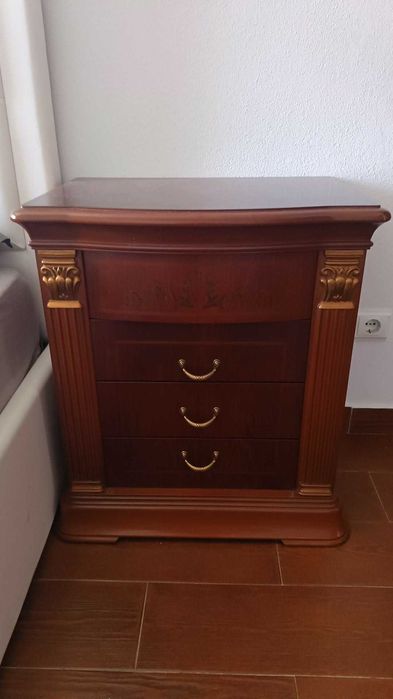 Conjunto 2 mesas de cabeceira e cômoda