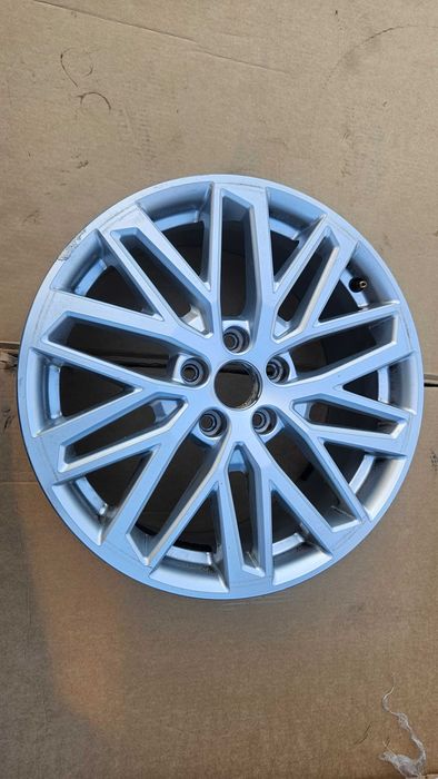 Audi A3 S3 felga aluminiowa 8V0601025DA E7.5Jx18H2 Et51