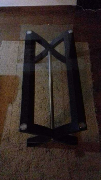 Mesa de sala em madeira, inox e vidro