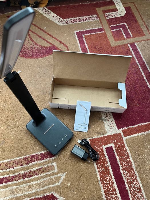 Настільна лампа, працює без світла!