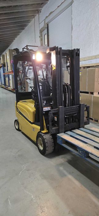 Empilhador Yale elétrico COM BATERIA NOVA 2026