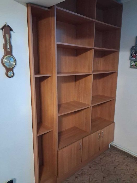 Вбудовані меблі ( Книжна шафа )