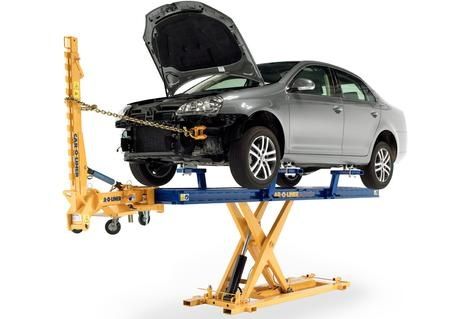 Rama blacharska Caroliner na podnośniku nożycowym