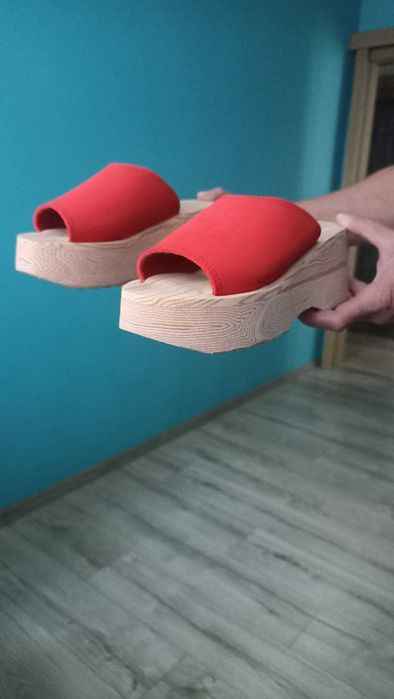 Buty na koturnach