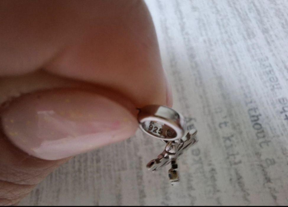 Srebrna przywieszka lub charms Apart