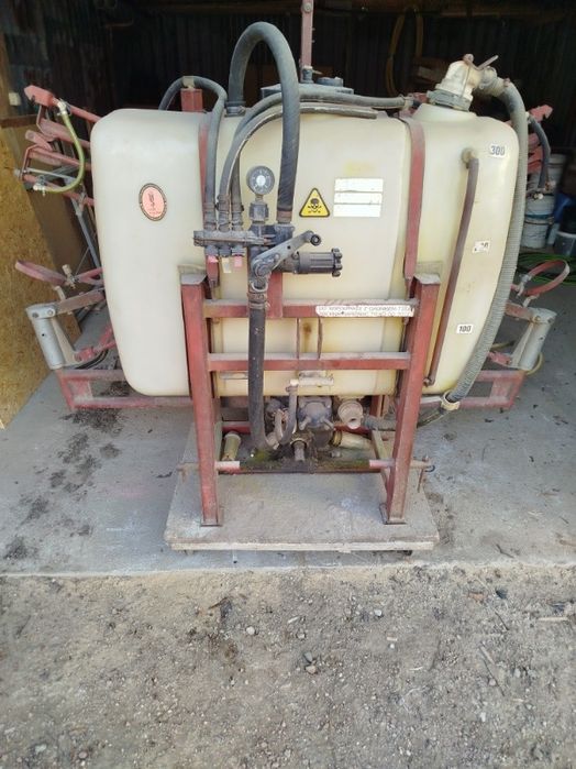 Opryskiwacz zawieszany