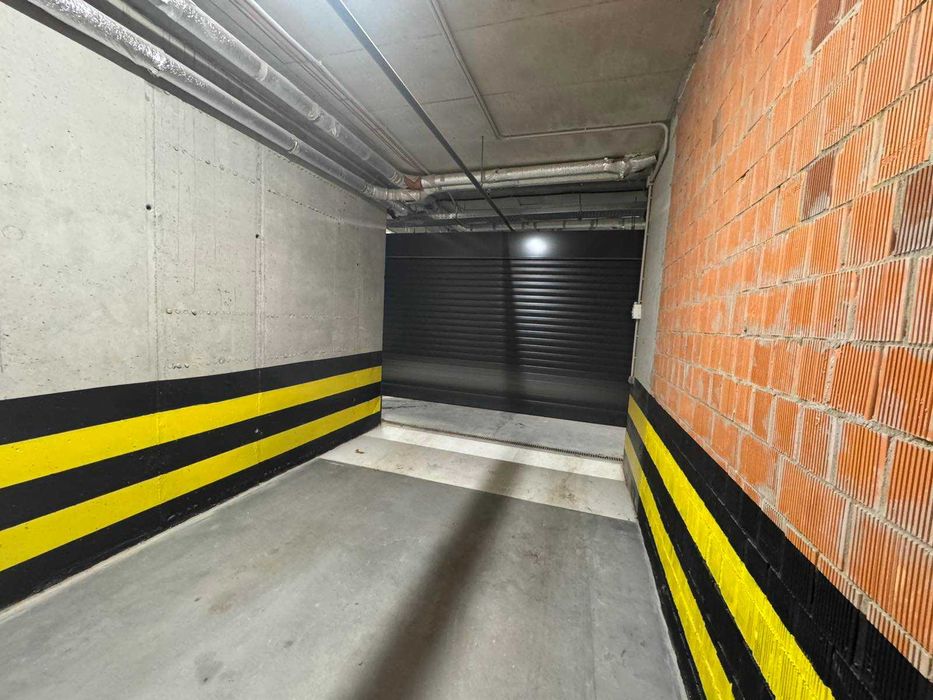 ТЕРМІНОВО!!Оренда паркомісця на 2 автомобіля(є розетка)вул.Пасічна,150