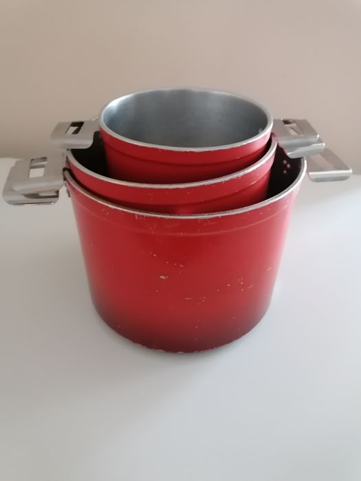 Conjunto de 3 panelas vermelhas em alumínio Tam 16,20, 23