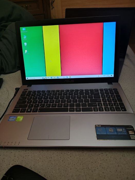 Laptop Asus X550C, i3, 8 GB RAM, SSD