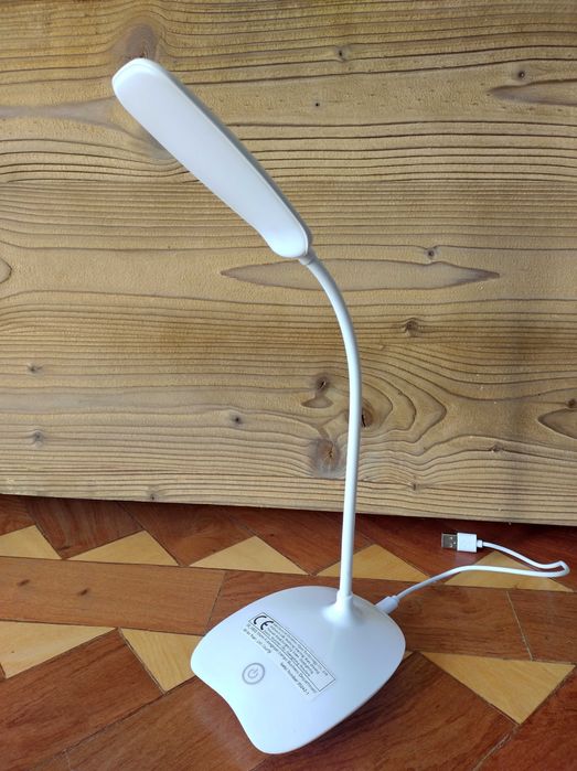 Lâmpada / Candeeiro de Secretária LED Touch USB Flexível (Novo em caixa)