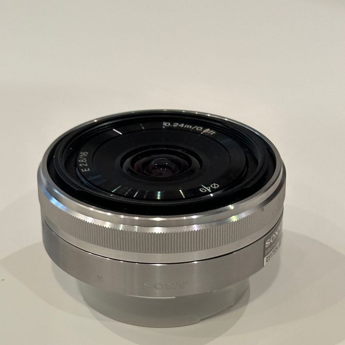 Obiektyw Sony E 16mm f/2.8 | BDB + Dekielek SEL16F28