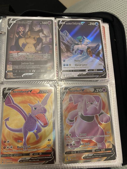 Cartas Pokémon, em estado perfeito.