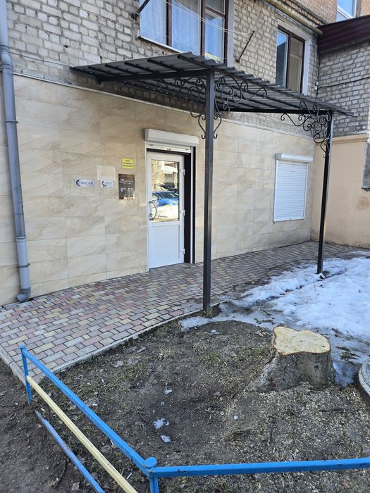 Продаєця салон краси