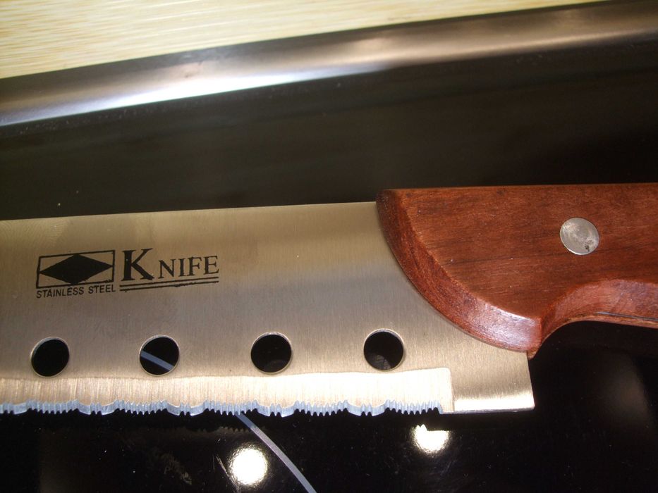 Nóż SZEFA KUCHNI z OTWORAMI Drobna Piłka do Warzyw PIECZYWA 16/30 cm.