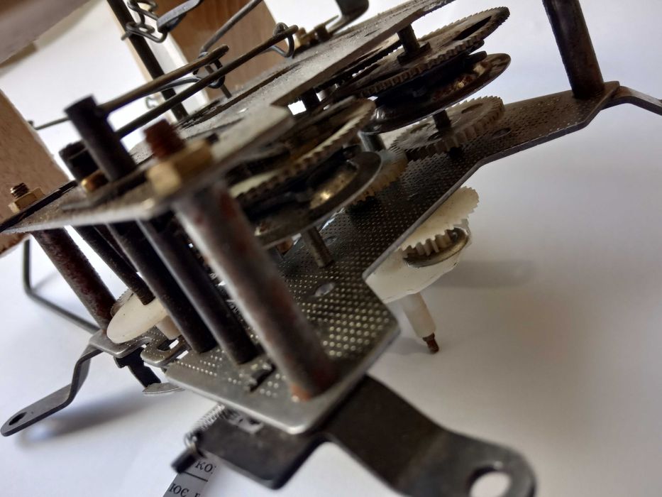 часовой механизм з настінного "Маяка" в гарному стані