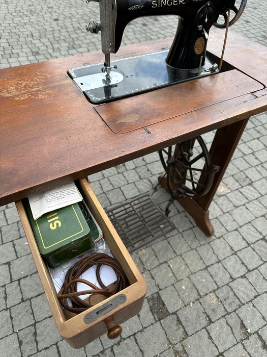 Швейна машинка Singer