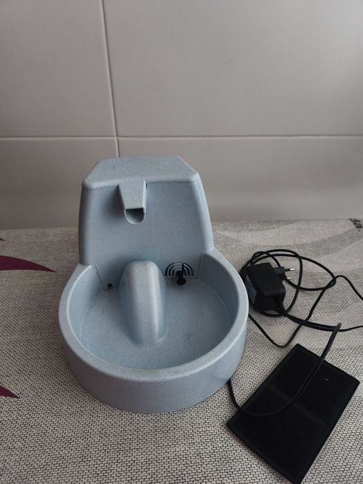 Fonte de água para gatos
