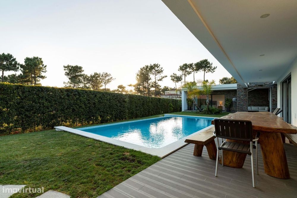Moradia Familiar E Contemporânea Na Herdade Da Aroeira | Praceta Dos L