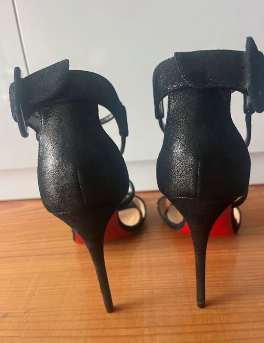 Louboutin high heel sandalias