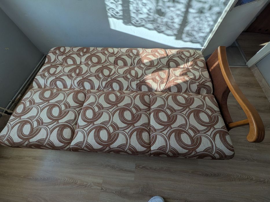 Oddam za darmo dwie kanapy oraz komodę