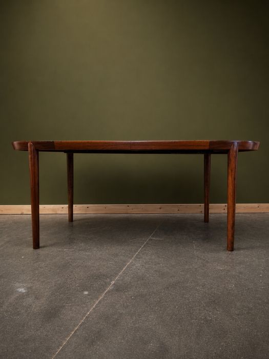 Mesa de jantar extensivel em Pau-Ferro