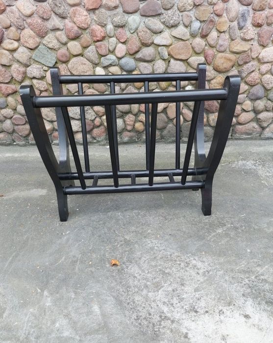 Gazetnik  drewniany czarny