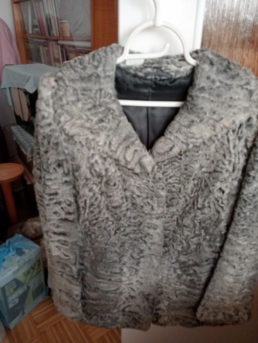 Oddam za symboliczną cenę 60 szt kurtek.