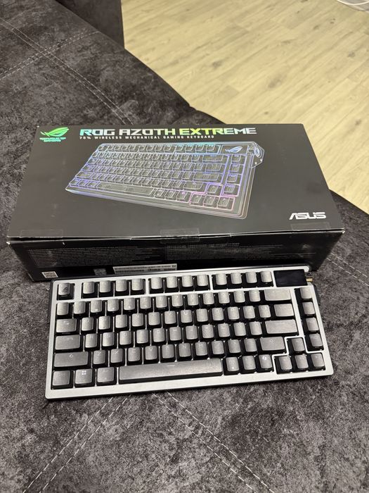 ASUS ROG Azoth Extreme — топовая игровая механическая клавиатура