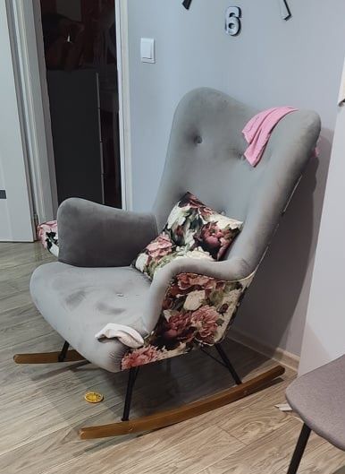 Fotel Bujany w kwiaty Velvet