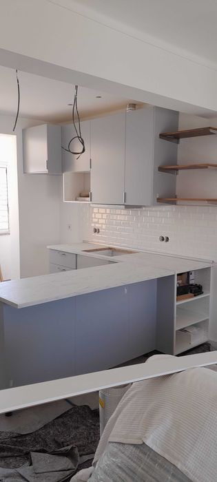 Cozinhas, roupeiros e portas de interiores
