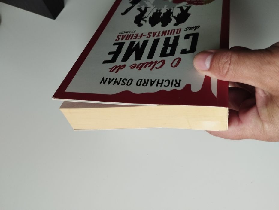 Livro O clube do crime das quintas-feiras ofereço portes