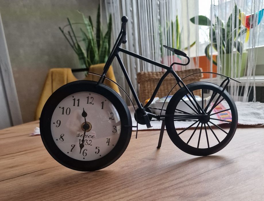 Dekoracja metalowa rower z zegarem
