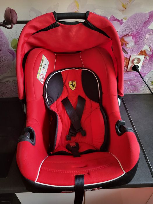 Fotelik samochodowy Nosidełko Ferrari