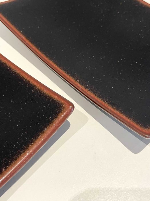 Saboneteiras Castanhas e Pretas