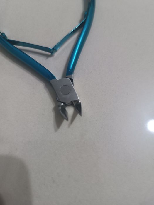 Кусачки для ногтей.