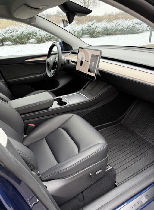 Tesla Y dual motor 2024