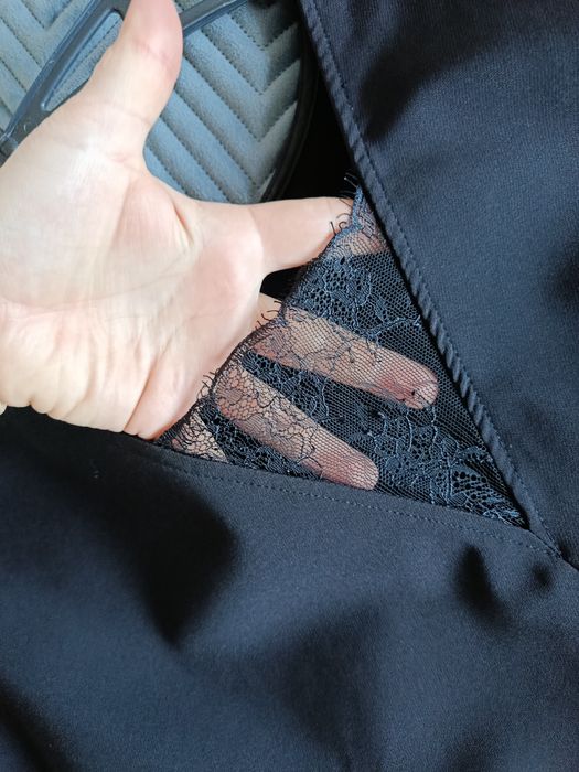 Czarna sukienka z koronką