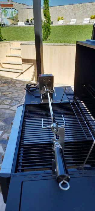 Vendo barbecue  com quatro bocas mais uma lateral