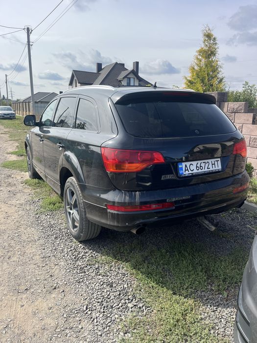 Продам AUDI Q7 .