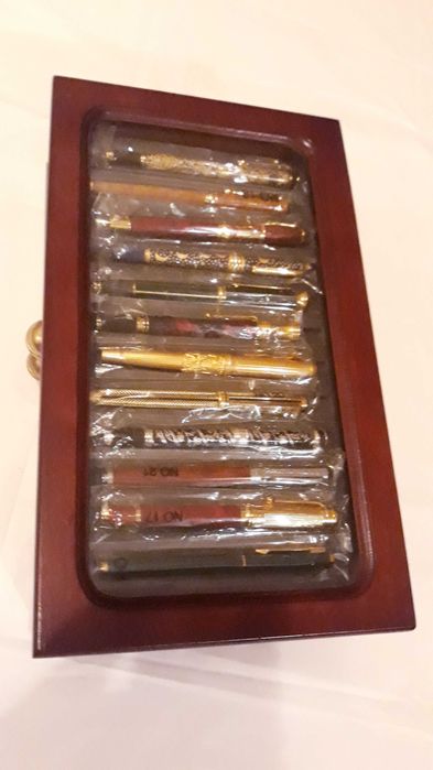 Canetas de coleção com expositor