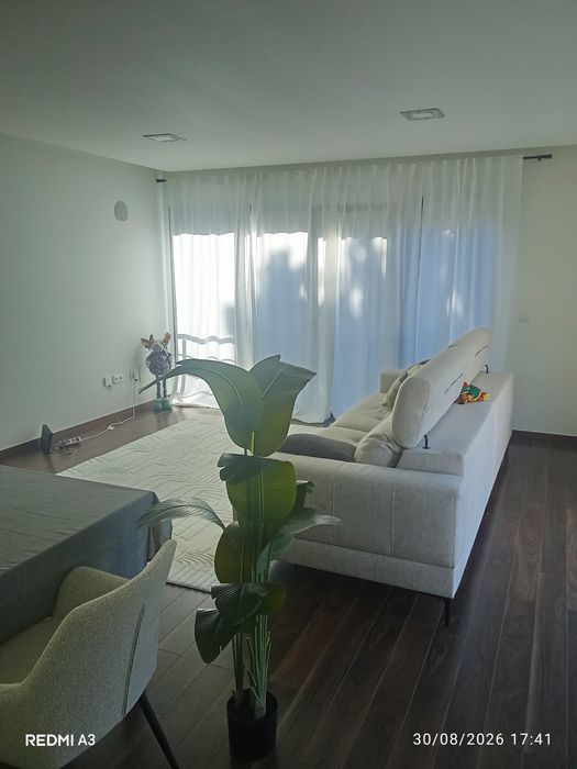 Aluga-se Quarto.