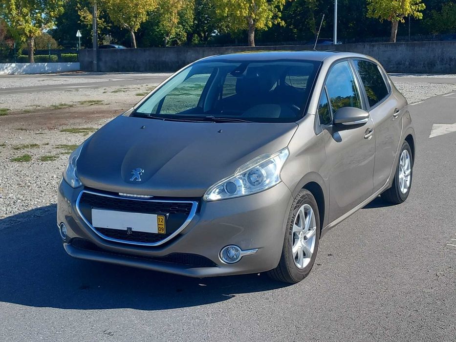 peugeot 208 1.2 c/ revisao