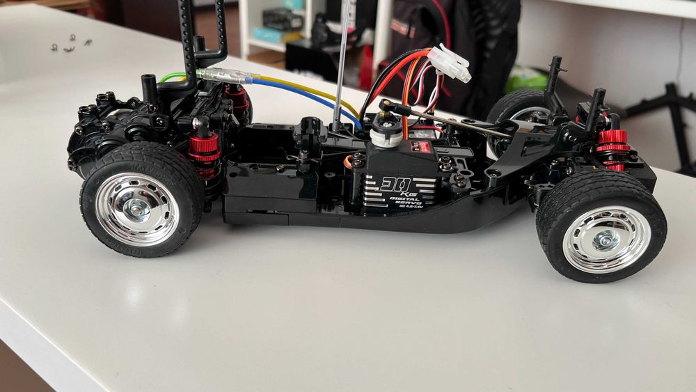 Tamiya M-06 RR Escala 1:10 — VW Beetle Preto (R/C)