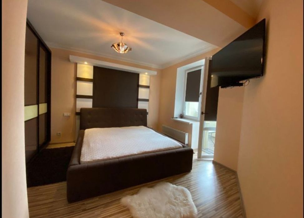 Продам 4кімнатну квартиру 175кв.м.Центр. Власник