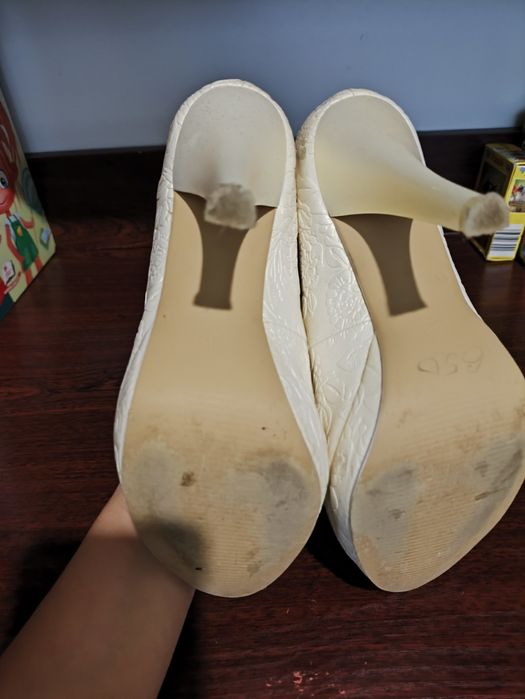 Весільні туфлі вживані
